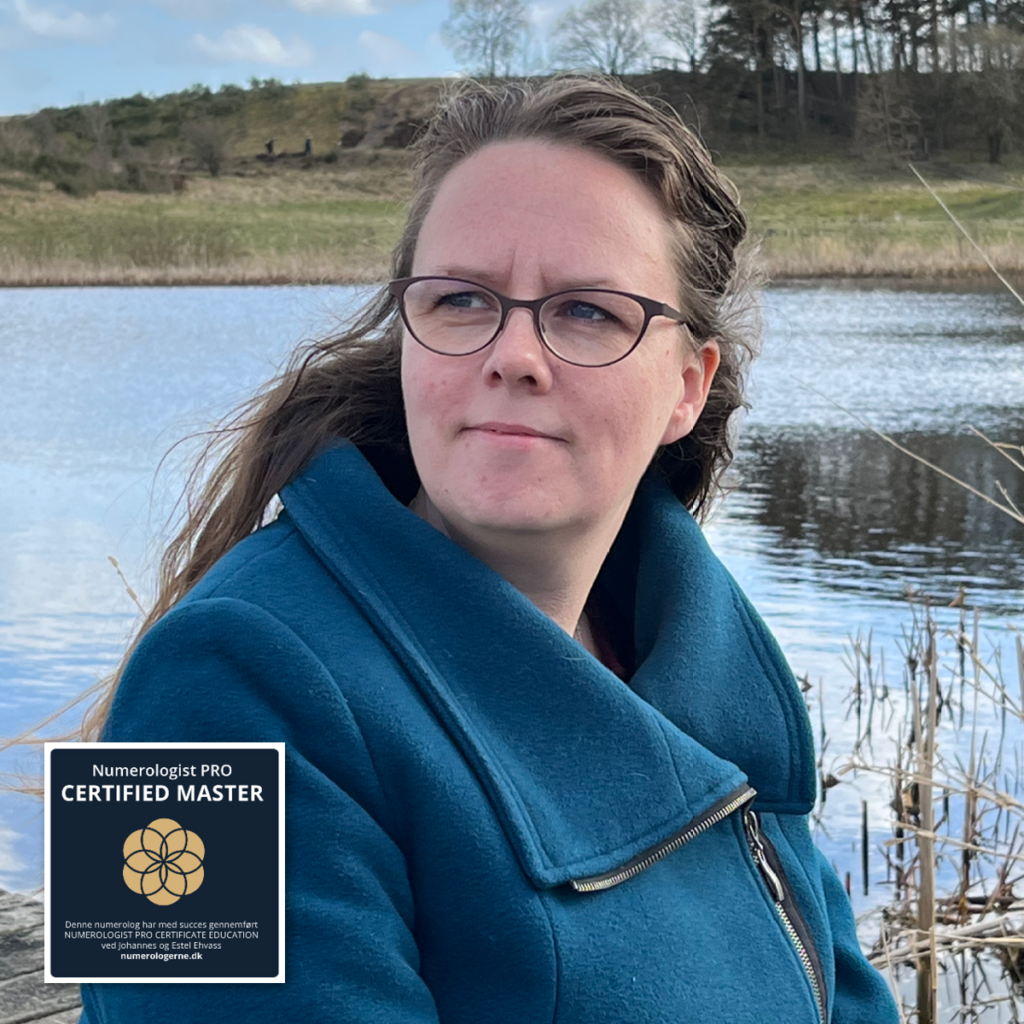 Numerolog, astrolog og essenscoach Carolina Søndergaard fra LUNARACADEMY.